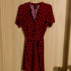 EN FOCUS studio Red and Black Thatch Patterned Belted V Neck Mini Dress 10